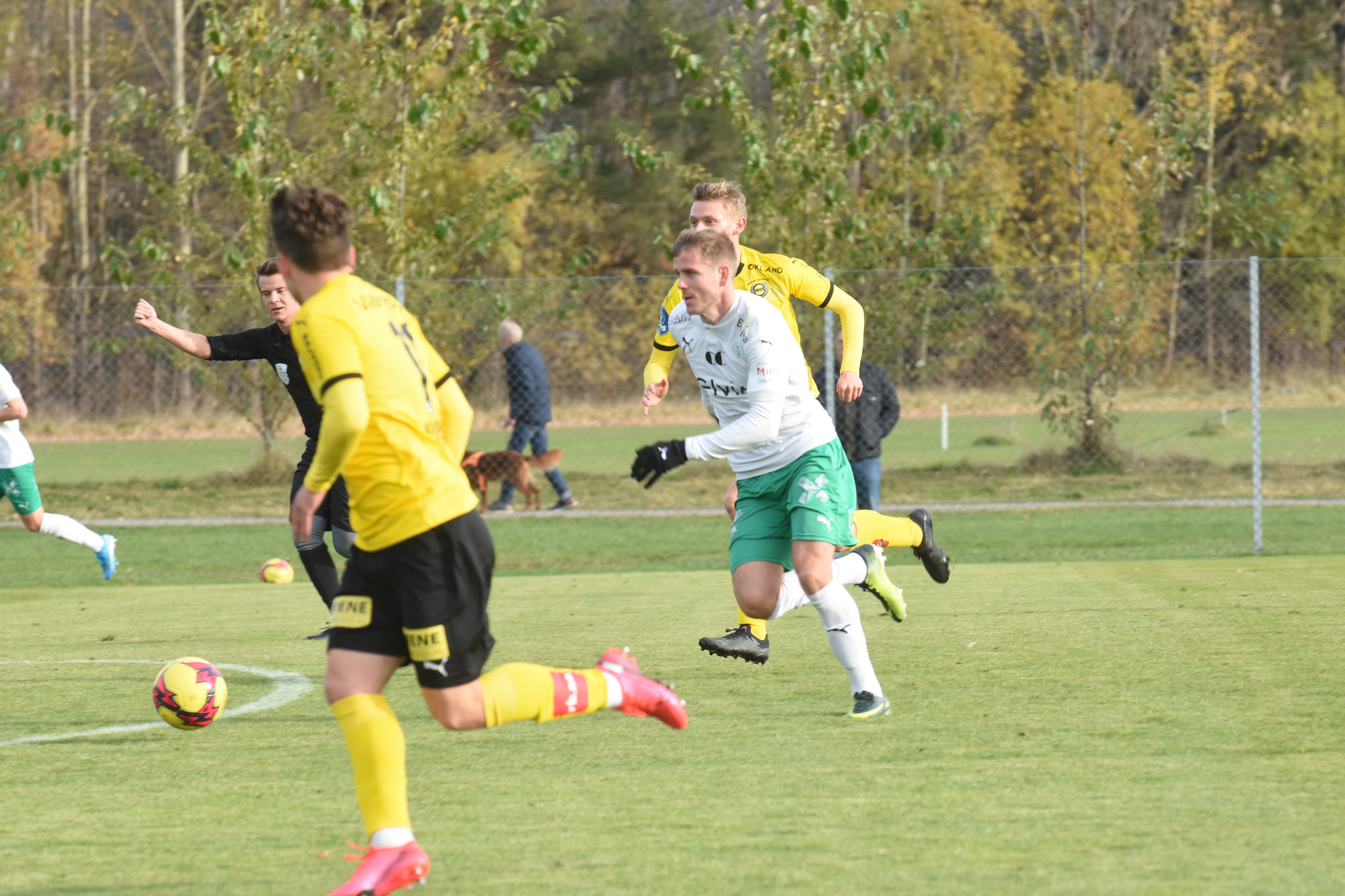 - Hever oss utover kampen